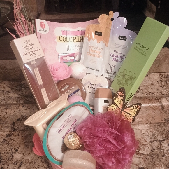 Women's Self-care Pamper Me Basket Birthday Anniversary Christmas - Picture 3 of 5